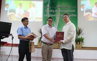 Mr. Larry N. Cruz, FMDS-CEP Program Development Associate, and Dr. Primo G. Garcia, FMDS Dean, award the certificate and tokens of appreciation to the guest speaker—DOST Secretary Fortunato T. de la Peña