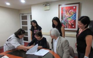A Memorandum of Agreement signing was held between the University of the Philippines Open University (represented by Chancellor Melinda dP. Bandalaria) and its partners (represented by Dr. Koji Nakamura of United Nations University Institute for the Advanced Study of Sustainability) at the Office of the Chancellor Conference Room at 2 in the afternoon last 19 May 2017.