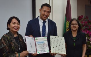 Awarding of certificate to Dr. Anusorn Koedsri