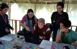 Jabez with research assistants Ara Bagunu, Criselda Dorothi Mercado, with filmmaker Brian Sulicipan and DLSU graduate student Seaver Choy. Photo credit: Michael Reyes, Jr.