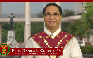 UP President Danilo L. Concepcion led the graduates in taking their oath of loyalty to the University during the UPOU 25th Commencement Exercises.
