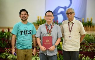 The FICS Top Graduate of Class 2022, John N. Ponsaran (center), also gave a message.