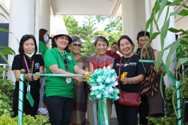 Current and former UPOU officials from left to right: Vice Chancellor Dr. Jean Saludadez, FMDS Dean Dr. Joane Serrano, Former Vice Chancellor Dr. Josefina Natividad, Former Chancellor Dr. Cristina Padolina, Chancellor Dr. Melinda Bandalaria, Former Chancellor Dr. Grace Javier Alfonso. Source: UPOU Office of Public Affairs
