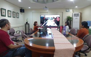 Benchmarking meeting of UPOU Library led by University Librarian Jennifer Belen-Bunao with CLSU Library Head Nuelah Reyes and other library staff and IT personnel of both universities