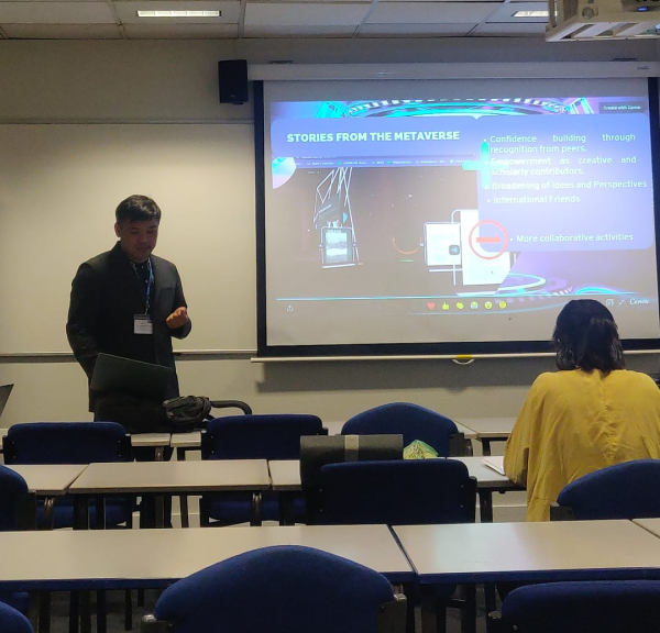 Dr. Roberto Figueroa Jr. presenting his paper “Collaborative Online International Learning: Stories from the Metaverse” at the Research Methodology Conference 2023.