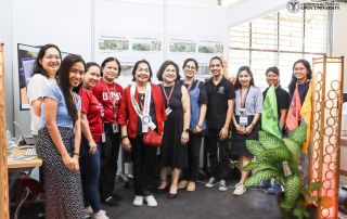UPOU Faculty and Staff behind the UPOU Virtual Reality Booth with Chancellor Bandalaria