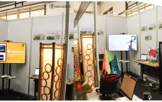 UPOU Showcases Virtual Reality Projects in SyenSaya Booth