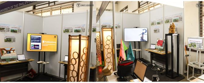 UPOU Showcases Virtual Reality Projects in SyenSaya Booth