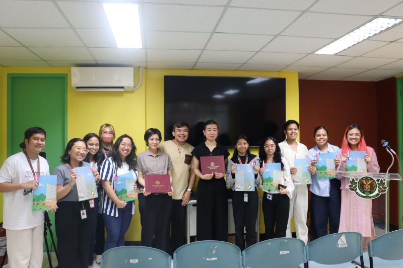 Dr. Figueroa with the speakers and onsite participants of the Seminar on Transpacific Bridge Program