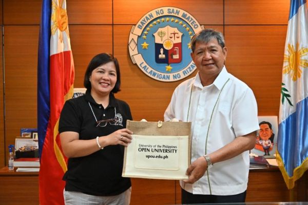 Dr. Joane V. Serrano, FMDS Dean, with Mayor of San Mateo, Rizal, Hon. Bartolome Rivera