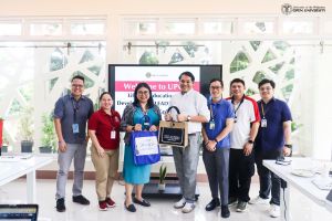 Director Ria Valerie Cabanes from UPOU QAO and Director Allan Paul Tang of the LEAD Center at Miriam College (center) with UPOU and LEAD Center personnel.