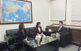 Dr. Taylan and Dr. Serrano discuss partnership opportunities with Vice President Kao.