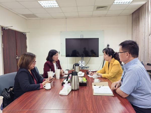 L-R: Dr. Taylan, Dr. Serrano with Dr. Chou and Dr. Su