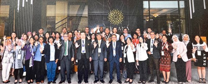 UPOU Former Chancellor Melinda dela Peña Bandalaria (7th from right) with the OU5 Research Group Meeting in 2023.