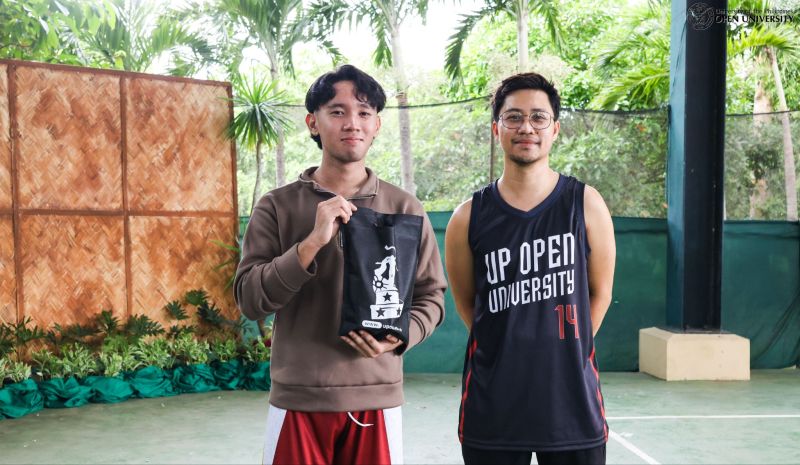 From the left, Philip Lawrence Trinidad (UPOU student), and Rodolfo Pullian (UPOU staff)