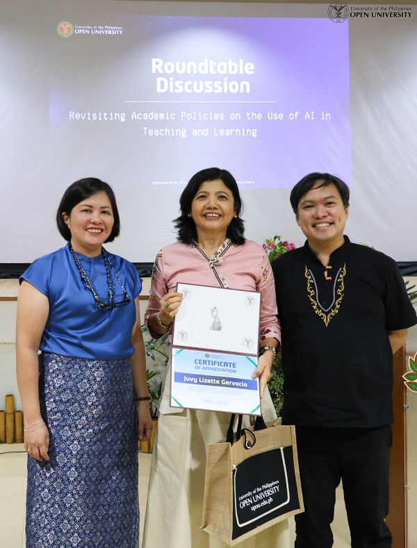 Dr. Juvy Lizette Gervacio (center) receives the certification of appreciation from UPOU Chancellor Joane V. Serrano (left) and A2VCAA Leo Mendel Rosario (right).