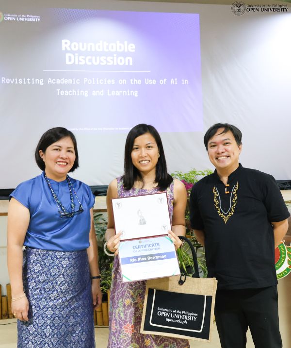 Chancellor Serrano and A2VCAA Rosario presents the certificate of appreciation to Dr. Ria Borromeo.