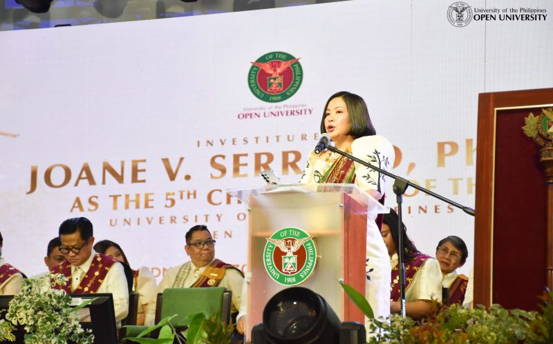 Chancellor Joane V. Serrano delivers her investiture speech.