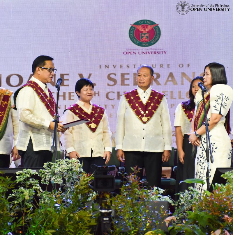 UP President Atty. Angelo A. Jimenez formally invests Dr. Joane V. Serrano as the fifth Chancellor of UP Open University.