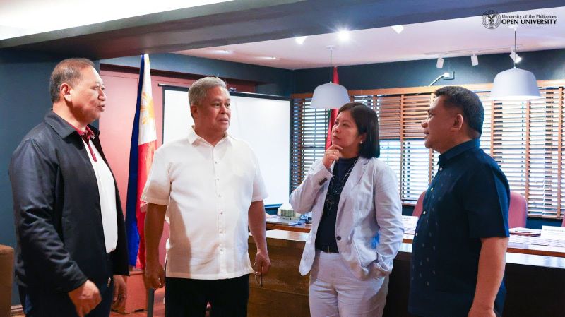 UPAA President and Alumni Regent Mr. Robert Lester Aranton, Director General, Gen. Gregorio Pio Catapang Jr., AFP (Ret) CESE, UPOU Chancellor Joane Serrano, and UPLB Chancellor Jose Camacho discussing