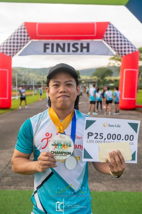 Mr. Jonathan Edillo was named Champion of the 3K Race of LBSCFI’s Hakbang Para sa Agham year 3. (Photo from Jonathan Edillo)