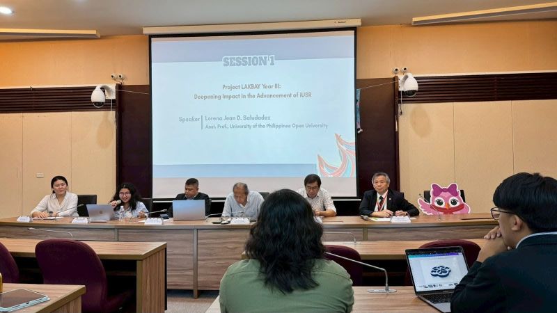 Asst. Prof. Saludadez discussing the Project LAKBAY during the iUSR Forum in Kaohsiung Medical University
