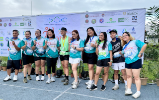 Chancellor Joane Serrano (4th from left) joins UPOU faculty and staff members at the Hakbang Para sa Agham event. (Photo from Sydney Macahiya)