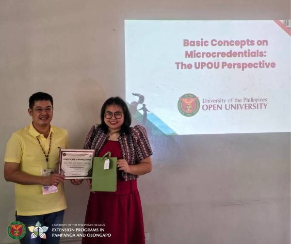 Asst. Prof. Ria Valerie D. Cabanes of UPOU receives a certificate of appreciation from Dr. Patrick C. De Leon, UPDEPPO Director, after leading the Orientation on Microcredential Courses (Photo from UPDEPPO)