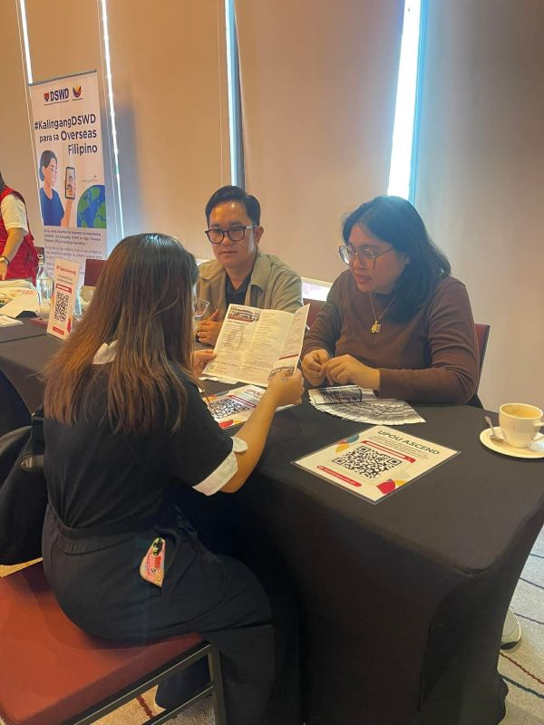 The UPOU delegation providing guidance on UPOU academic programs and flexible learning options to our overseas Filipinos in Bangkok, Thailand