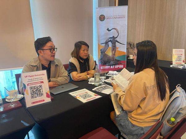 The UPOU delegation providing guidance on UPOU academic programs and flexible learning options to our overseas Filipinos in Bangkok, Thailand
