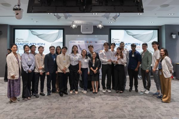 Ms. Darmae Tan (6th from left) at the APRU Tech Policy Hackathon 2025 with teammates and fellow participants.