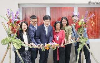 Vice Chancellor Lacaste (2nd from right), Vice Chancellor Saludadez (3rd from right), with KMU delegates led by Professor Hsu (center), led the cutting of the ribbon for the UPOU Kaohsiung Medical University (KMU) International University Social Responsibility (iUSR) Office.