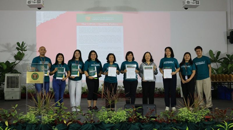 (L-R, 4th onward) Asst. Prof. Ria Valerie Cabanes, Director of the UPOU Quality Assurance Office (QAO), with Prof. Jean Saludadez, UPOU Vice Chancellor for Finance and Administration; Prof. Joane Serrano, UPOU Chancellor; Prof. Alyssa Peleo-Alampay, Assistant Vice President for Academic Affairs (Quality Assurance) of the UP System; and Assoc. Prof. Aurora Lacaste, UPOU Vice Chancellor for Academic Affairs, during the QA Launch: TalaQAyan 2025 and the Display of UP and UPOU Quality Policies.