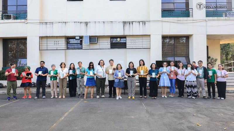 UPOU Chancellor, Dr. Joane V. Serrano, (center, in black blouse) led her cabinet members in a UPOU Sustainability pledge of Commitment. 