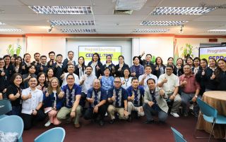 UPOU officials with representatives from the Department of Education – Quezon, the Local Government Unit (LGU) of Mauban, Quezon Power Limited (QPL), UPOU Foundation Inc. (UPOUFI), and the teacher-scholars.