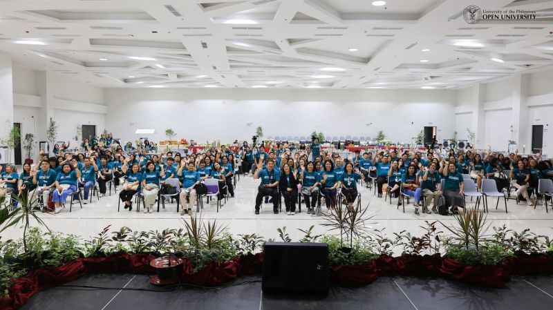UPOU faculty and staff at the International Convention Center during the launch of the MCDR program.