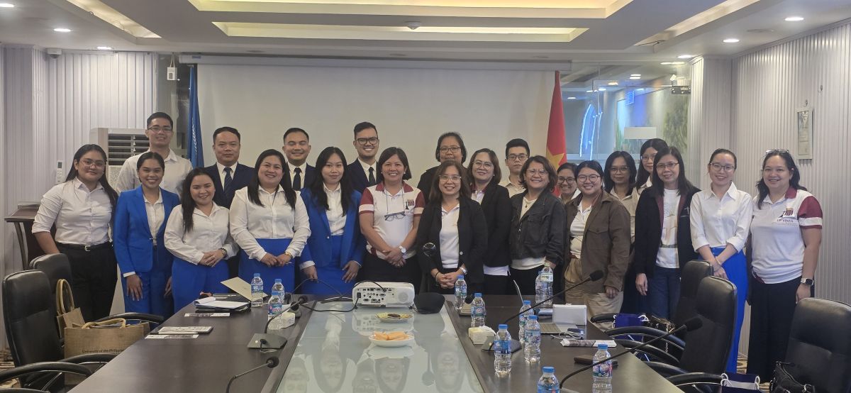 UPOU delegation with Ocean Edu officials and teachers during the Hybrid Information Session. 