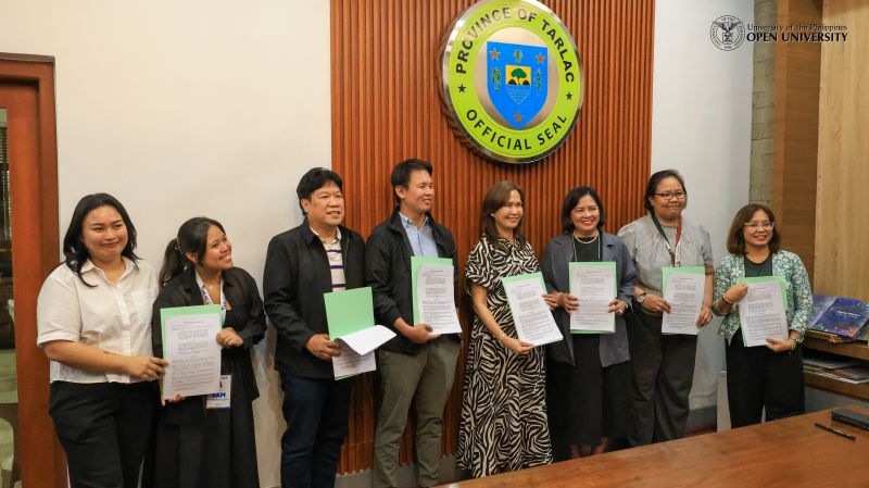Principal Signatories of the MOA signing from UPOU, City Government of Tarlac, and Provincial Government of Tarlac.