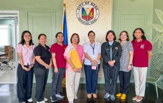Naga City Mayor Leni Robredo (center) with Chancellor Serrano (3rd from left) and UPOU officials and staff members.