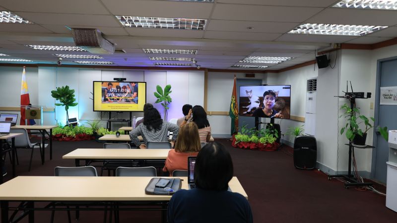 Asst. Prof. Sarmiento presents her research on teaching creativity and criticality In Arts 1 through Open Distance eLearning via Zoom