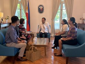 Chancellor Prof. Joane V. Serrano (third from left) and (PCG Honolulu Consul General Arman R. Talbo (center) discuss potential areas of collaboration, together with FICS Dean Assoc. Prof. Roberto B. Figueroa Jr., UPOU ICTDO Director Assoc. Prof. Reinald Adrian DL. Pugoy, , Deputy Consul General Pamela F. Durian-Bailon, and Political Assistant Elaine Justine L. Aldaya. (Photo courtesy of PCG Honolulu)