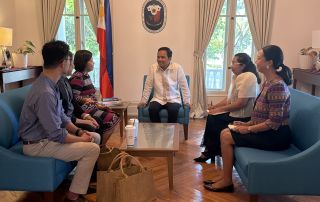 Chancellor Prof. Joane V. Serrano (third from left) and (PCG Honolulu Consul General Arman R. Talbo (center) discuss potential areas of collaboration, together with FICS Dean Assoc. Prof. Roberto B. Figueroa Jr., UPOU ICTDO Director Assoc. Prof. Reinald Adrian DL. Pugoy, , Deputy Consul General Pamela F. Durian-Bailon, and Political Assistant Elaine Justine L. Aldaya. (Photo courtesy of PCG Honolulu)